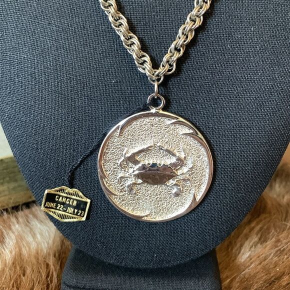 1970’s Vintage Dual Link Silver Tone Zodiac Cancer Crab Necklace - Picture 4 of 9